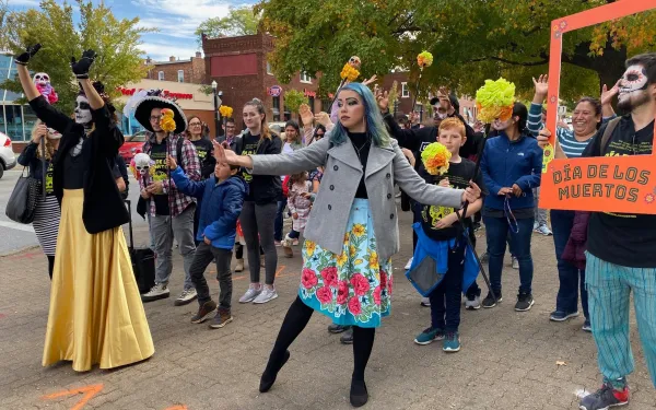 A photograph of a Dia de los Muertos parade.